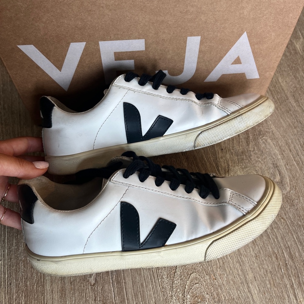 Veja leather shoes women size 7 - comes with new black and white shoe laces